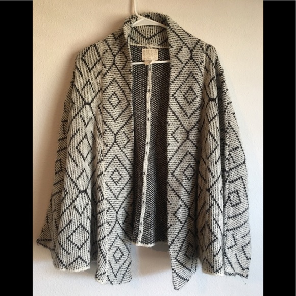 Billabong Sweaters - 🍁 Billabong Geometric Cardigan